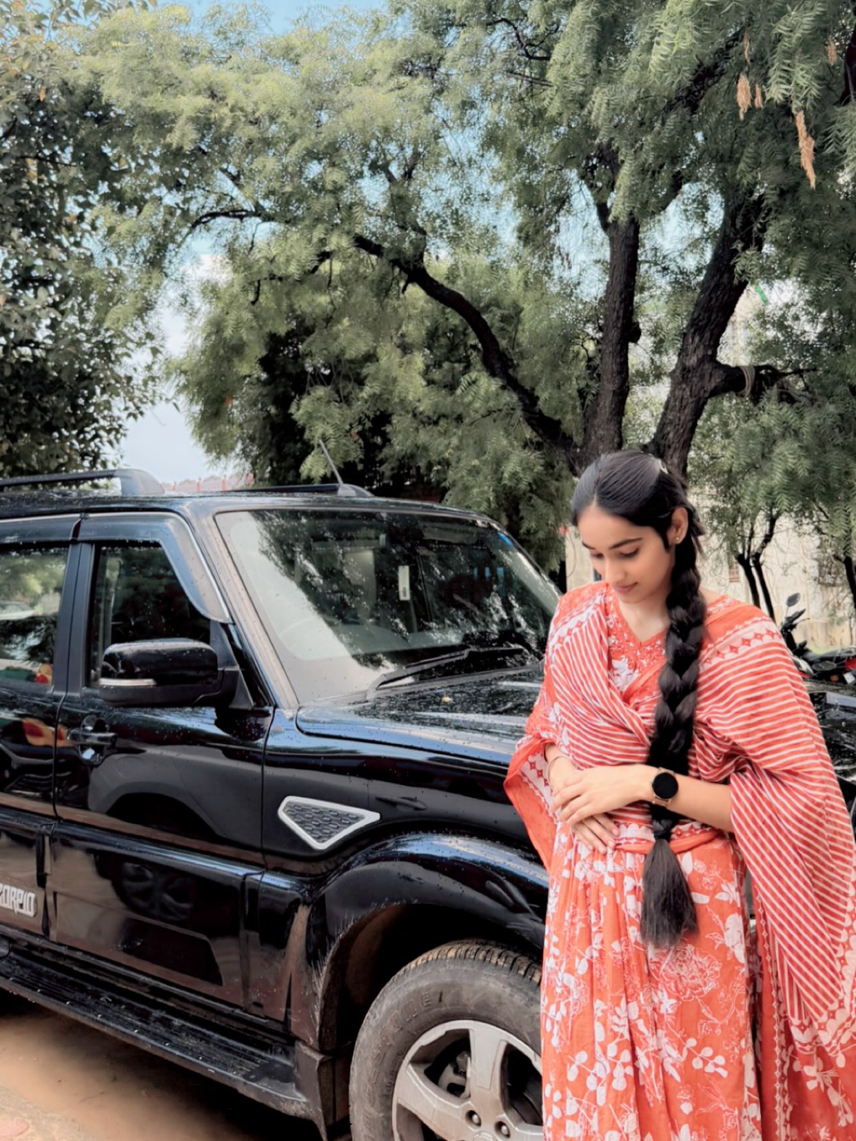Kashish — Laal Suit